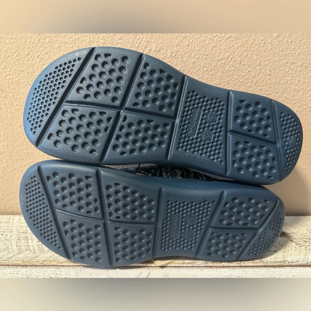Joybees 🐝 Floral Flip Flop - NWT